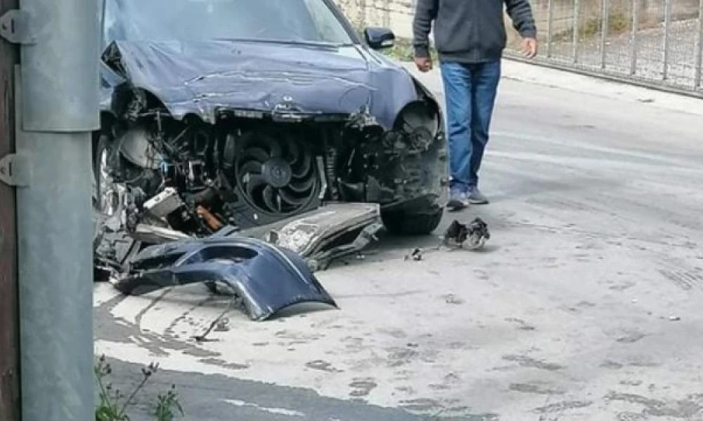 Χανιά: Από... καθαρή τύχη σώθηκαν οι οδηγοί ταξί και φορτηγού μετά από σφοδρή σύγκρουση